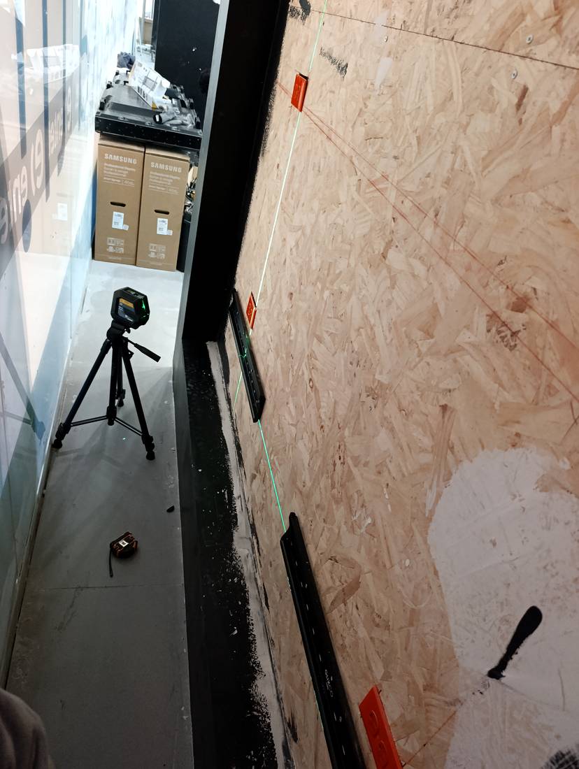 Nivelación con láser para videowall